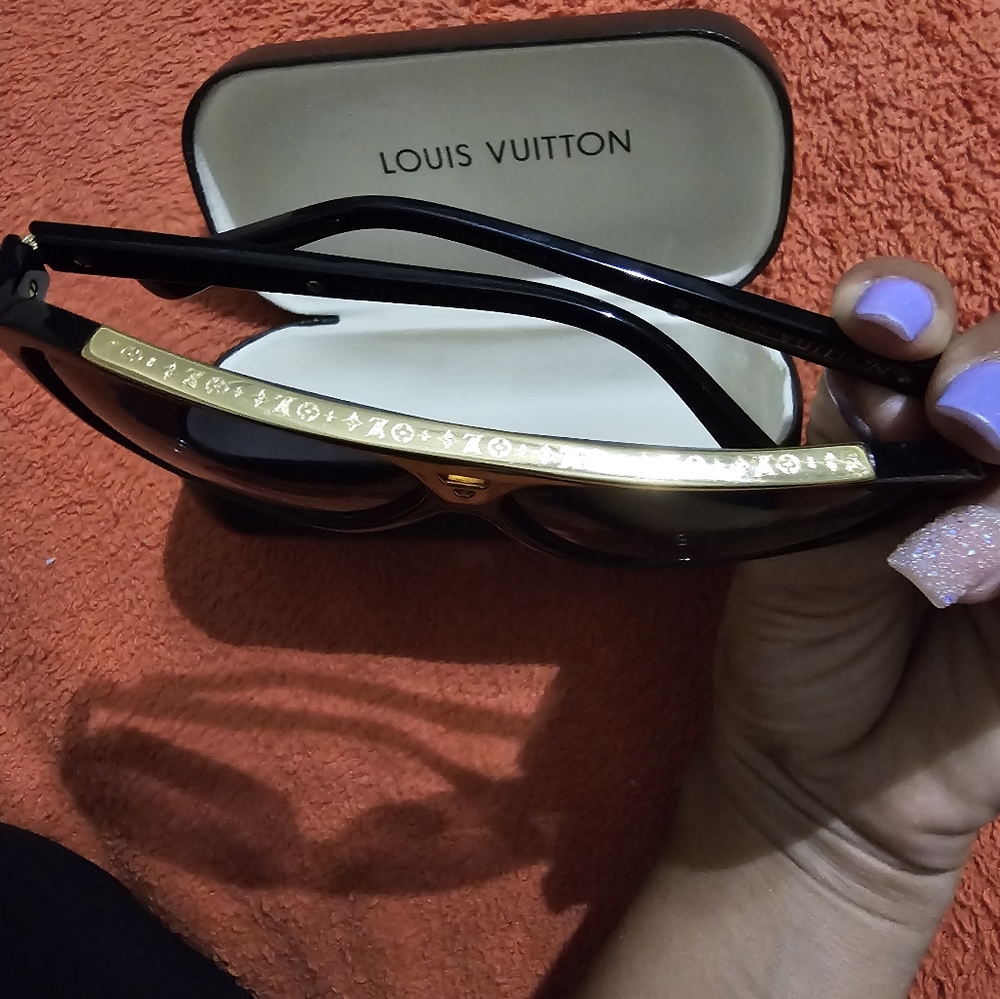 Louis Vuitton sunglasses - Picture 2 of 6